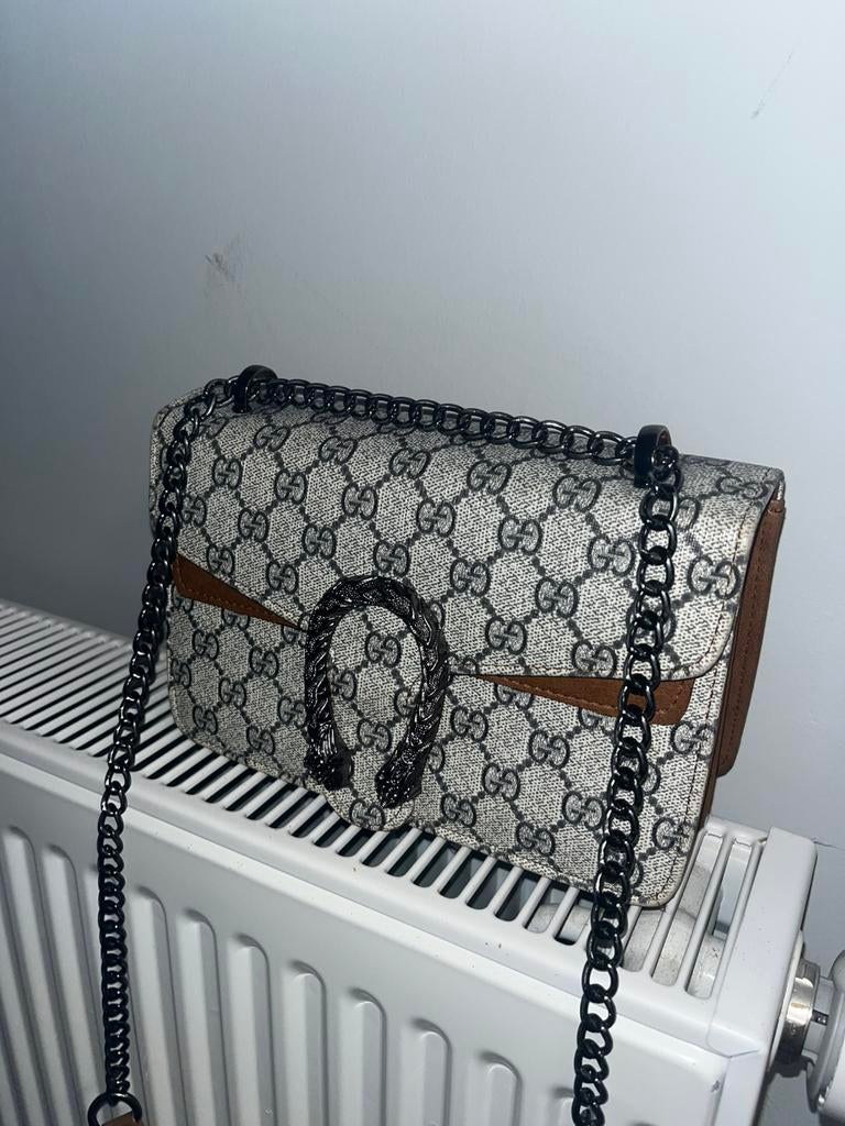 Gucci tas, Enlèvement, Utilisé