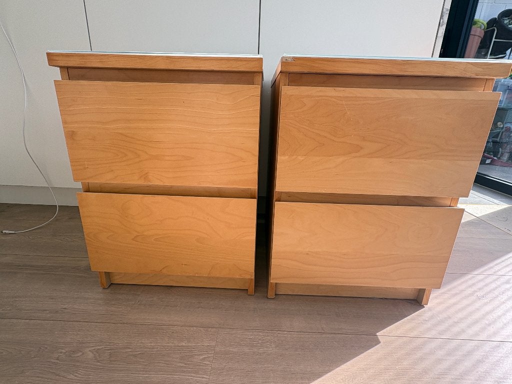 Malm nachtkastjes x2 met glazen plaat, Ophalen, Gebruikt