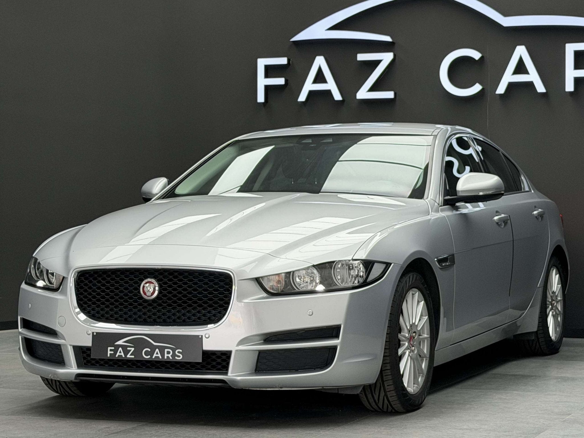 Jaguar XE 2.0 D E-Performance * GPS + REGU + GARANTIE *, Autos, Jaguar, Argent ou Gris, Achat, Entreprise, Boîte manuelle