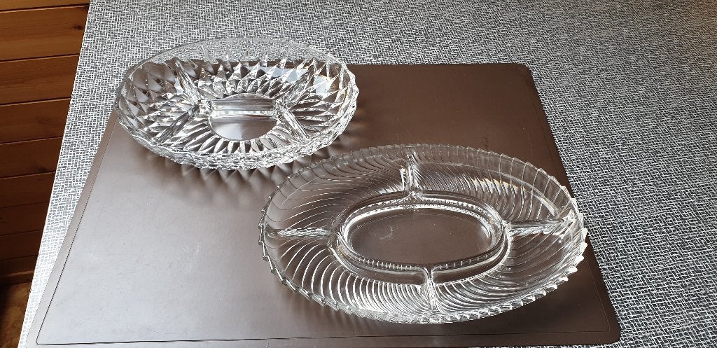 2 glazen hapjesschalen, Ophalen of Verzenden, Zo goed als nieuw, Glas, Schaal of Schalen