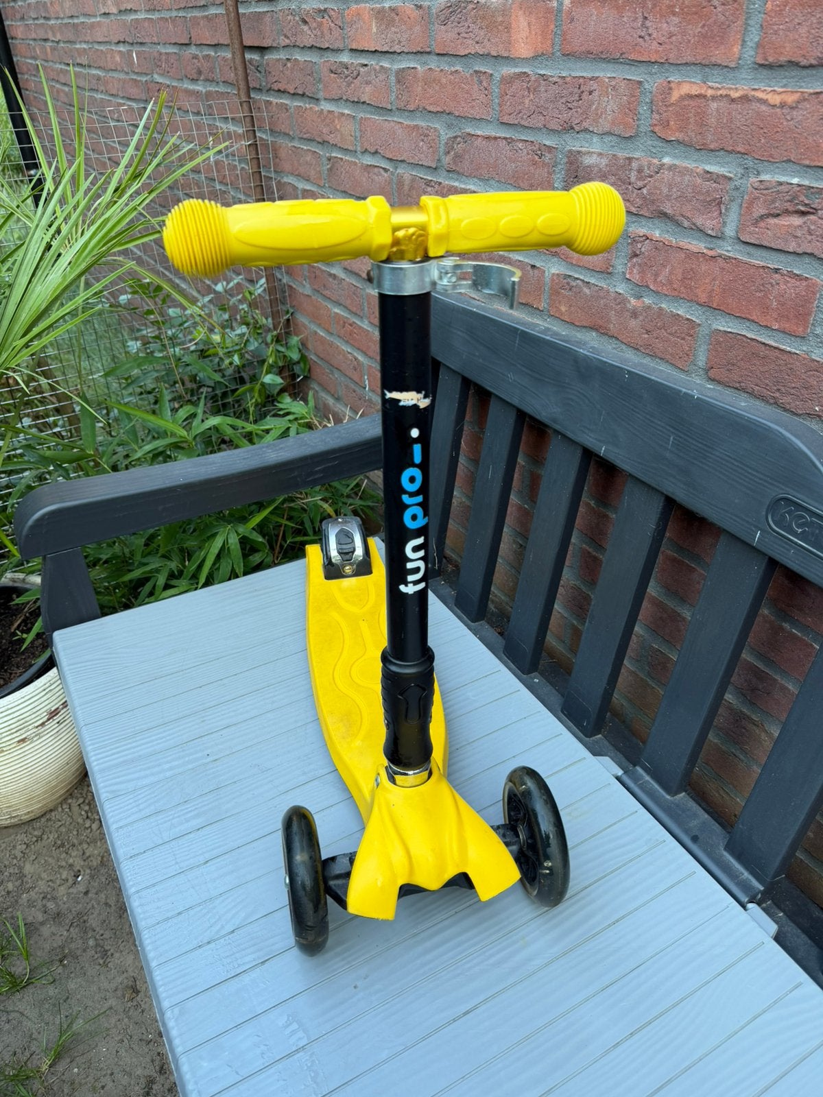 Trottinette avec éclairage sur les roues, Vélos & Vélomoteurs, Trottinettes, Enlèvement, Utilisé