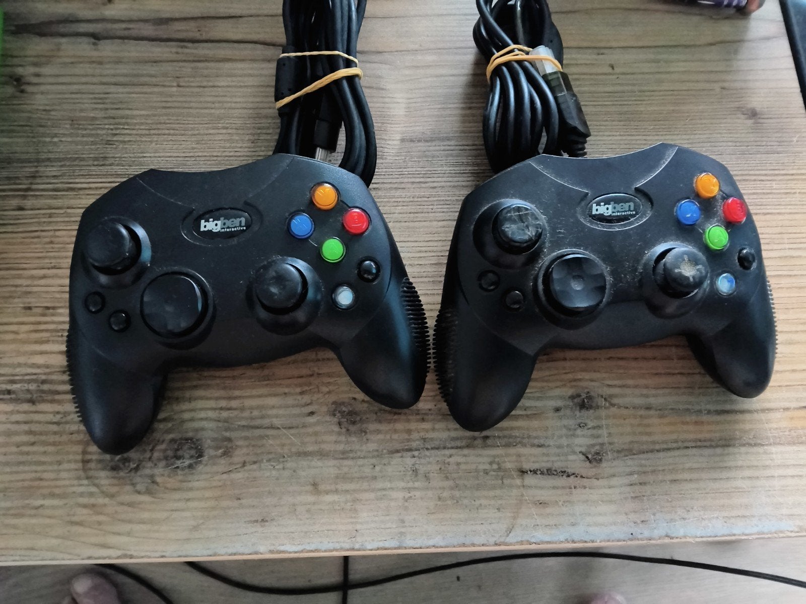 2 BigBen controllers voor Xbox Original, Games en Spelcomputers, Verzenden, Gebruikt, Controller, Xbox Original