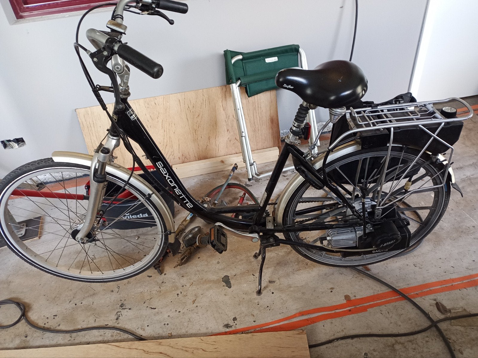 Saxonette fiets met twee takt motor, Ophalen, Nieuw