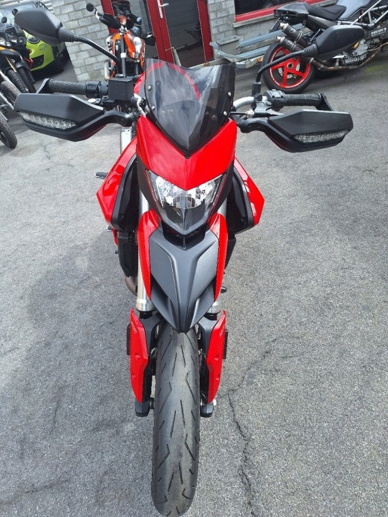 Ducati Hypermotard 939 in nieuwstaat met garantie, Motoren, 2 cilinders, 939 cc, Sportuitlaat, Meer dan 35 kW