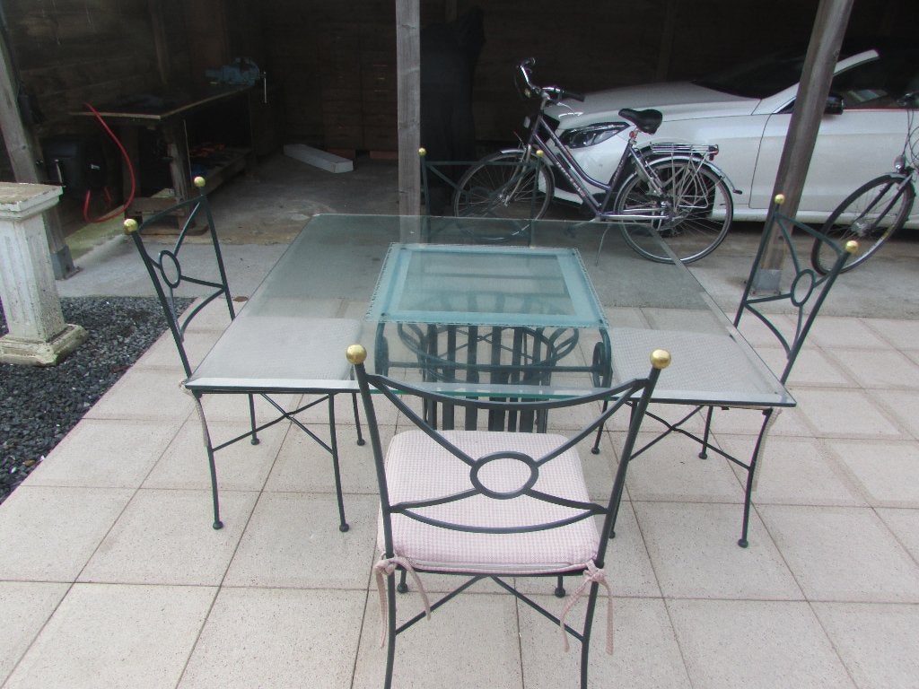 Tafel ijzer met glazen blad 4 ijzeren stoelen groen 200 euro, Ophalen, Zo goed als nieuw, Eettafel