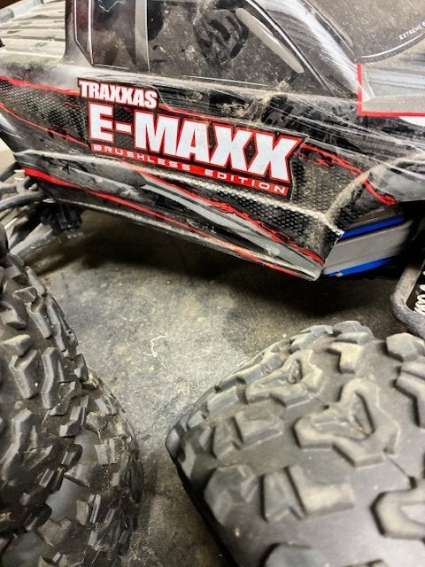 traxxas e max, Enlèvement ou Envoi, Échelle 1:8, Voiture off road, Utilisé