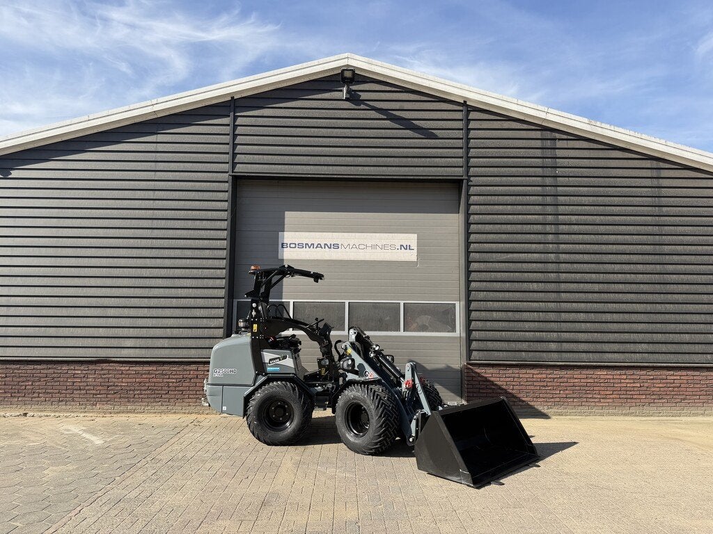GIANT G2500 X-TRA HD minishovel NIEUW '' dikke shovel '' €, Tobroco, Info@tobroco.nl, Sprendlingenstraat 57
5061 KM  Oisterwijk