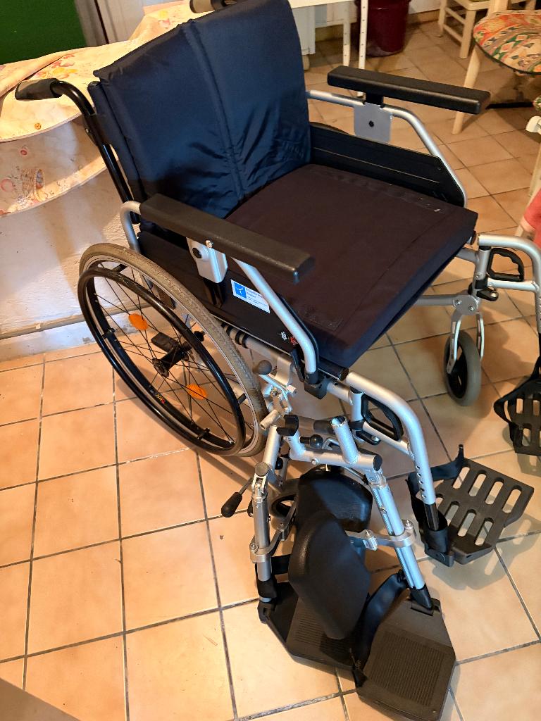 Fauteuil roulant pliant léger, Divers, Enlèvement, Pliant, Utilisé, Fauteuil roulant manuel