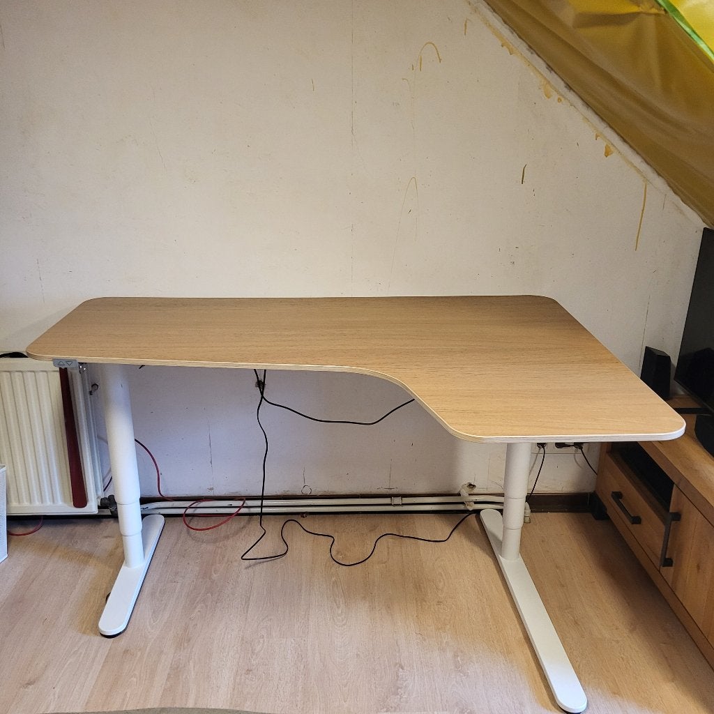 Elektrisch verstelbare hoekbureau Bekant Ikea, Huis en Inrichting, Bureaus, Ophalen, 160 cm, Hoekbureau, In hoogte verstelbaar