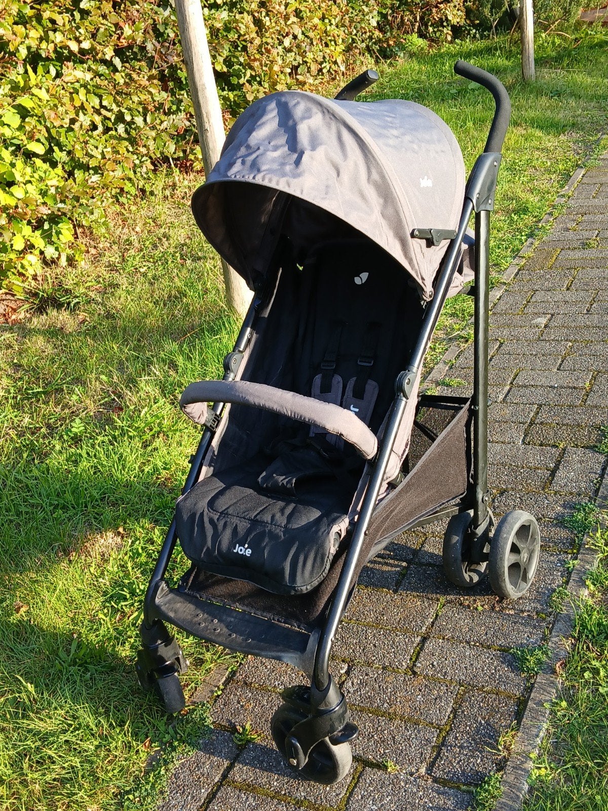 Buggy Joie brisk - compact en licht - nieuwstaat, Enfants & Bébés, Enlèvement, Comme neuf, Autres marques, Dossier réglable