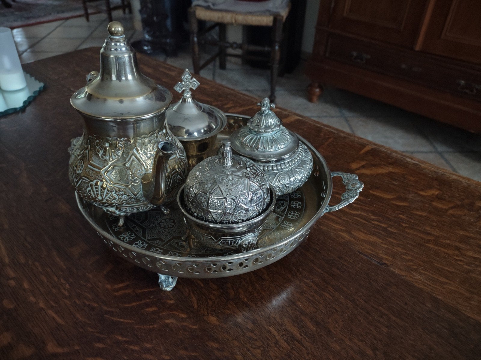 Prachtige antieke Marokkaanse theeset op dienblad., Antiek en Kunst, Antiek | Servies compleet, Ophalen of Verzenden