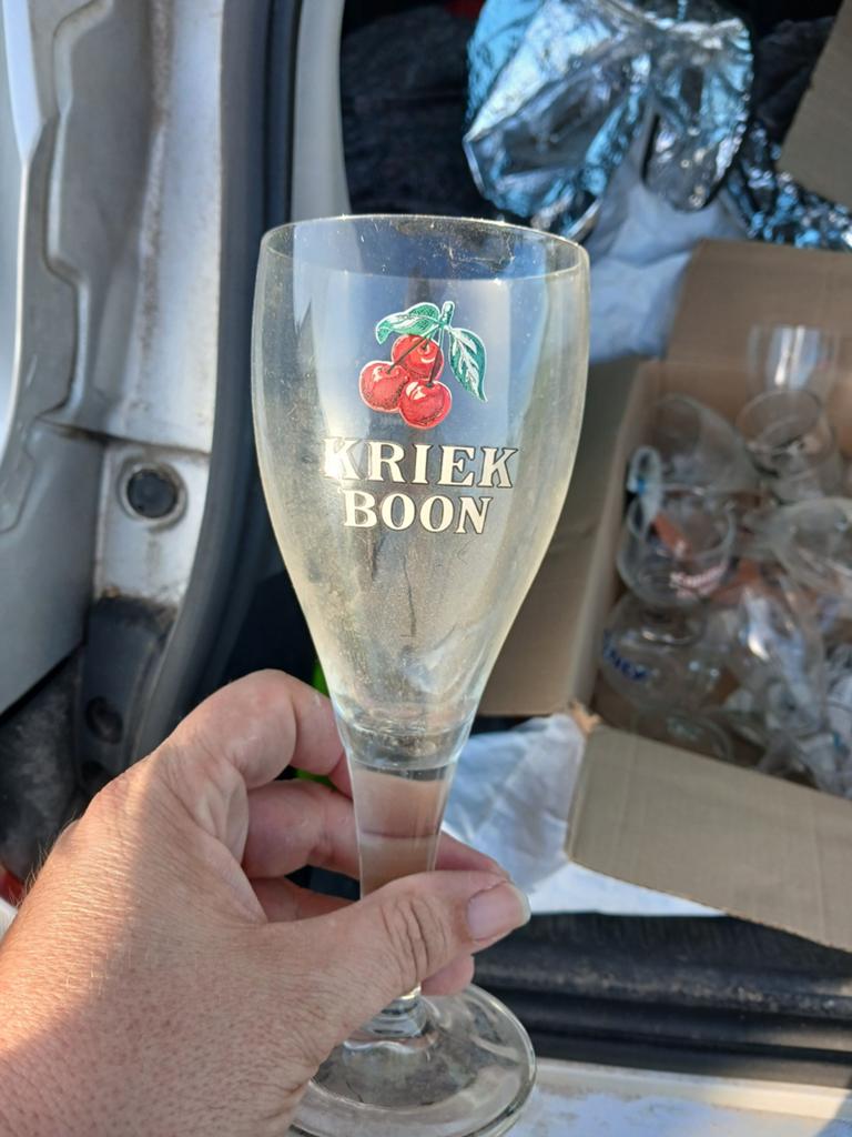 5 glazen kriek boon, Ophalen