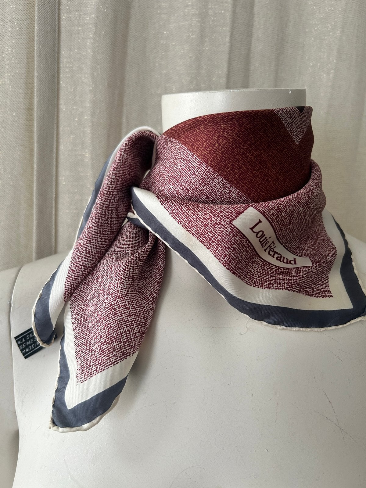 Louis Feraud foulard gavroche soie motifs, Enlèvement ou Envoi, Comme neuf