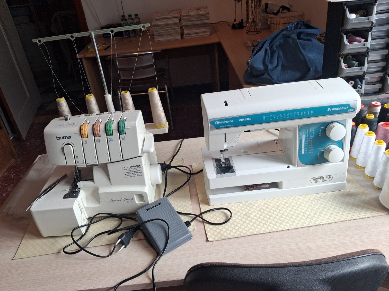 Te koop wegens sterfgeval., Hobby en Vrije tijd, Ophalen, Zo goed als nieuw, Lockmachine, Brother