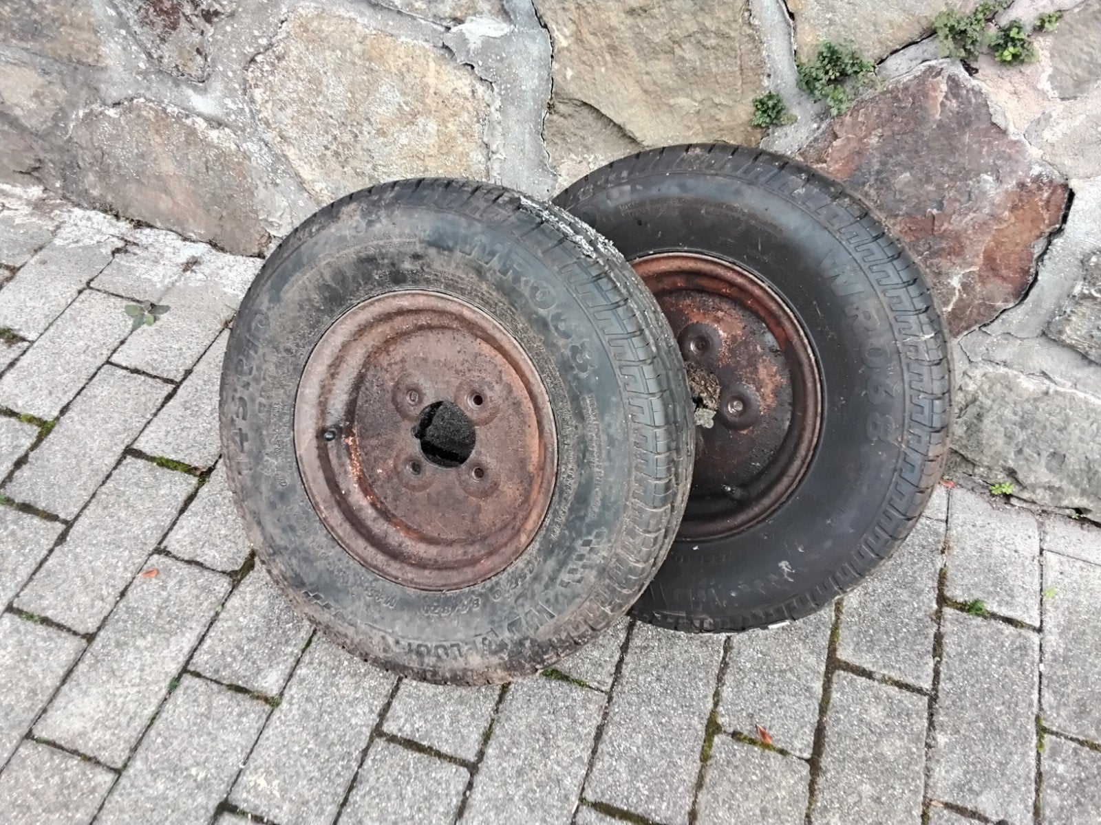roues pour remorques 10 pouces avec pneus neufs, Enlèvement, Pneu(s)
