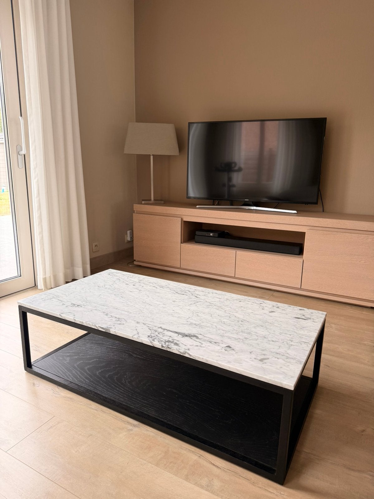 Prachtige marmeren salontafel – zwart hout – design, Ophalen