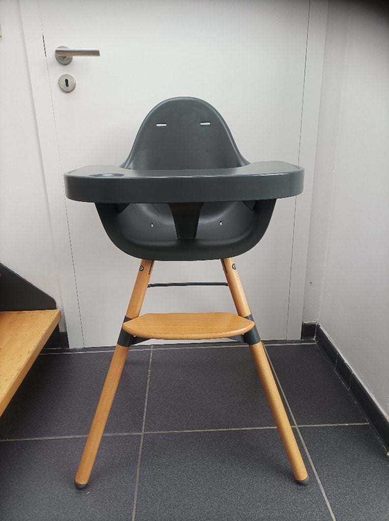 Kinderstoel van Child Wood met verkleinkussen, Kinderen en Baby's, Ophalen, Zo goed als nieuw, Meegroeistoel, Afneembaar eetblad