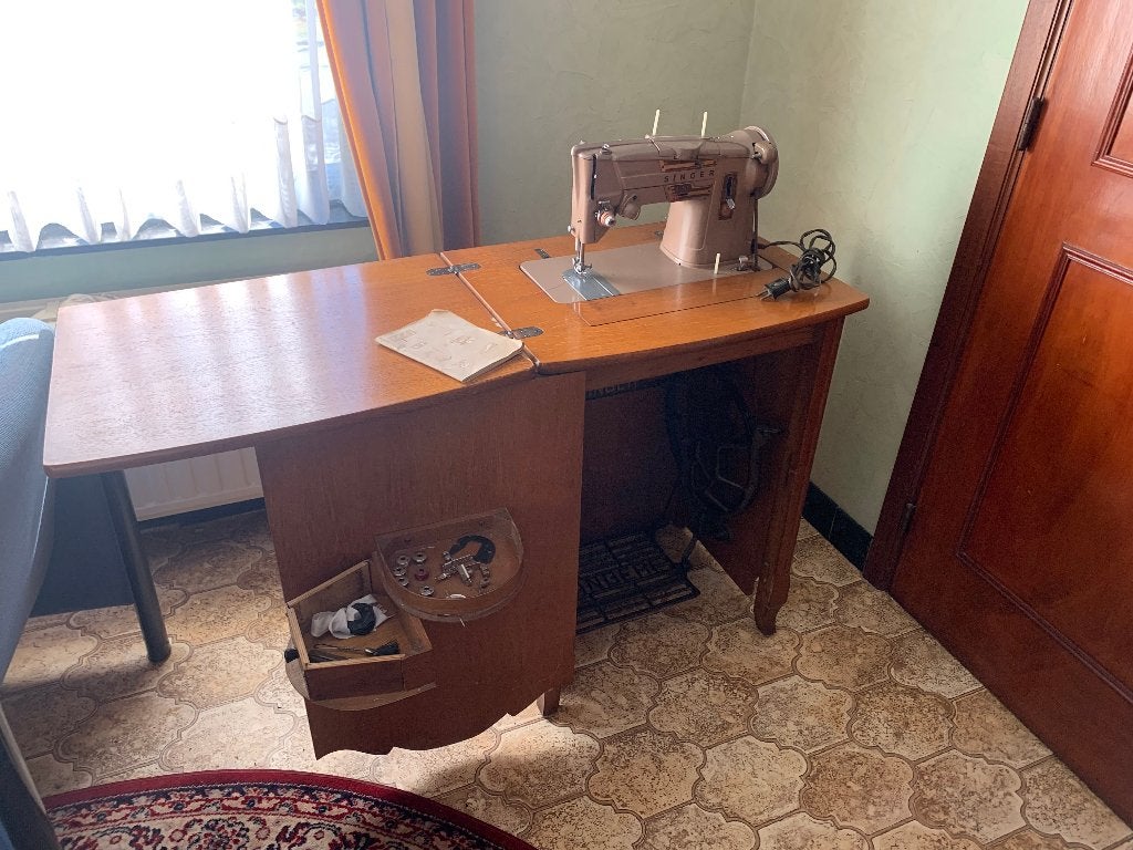Singer naaimachine uit 1960, Antiek en Kunst, Antiek | Naaimachines, Ophalen of Verzenden