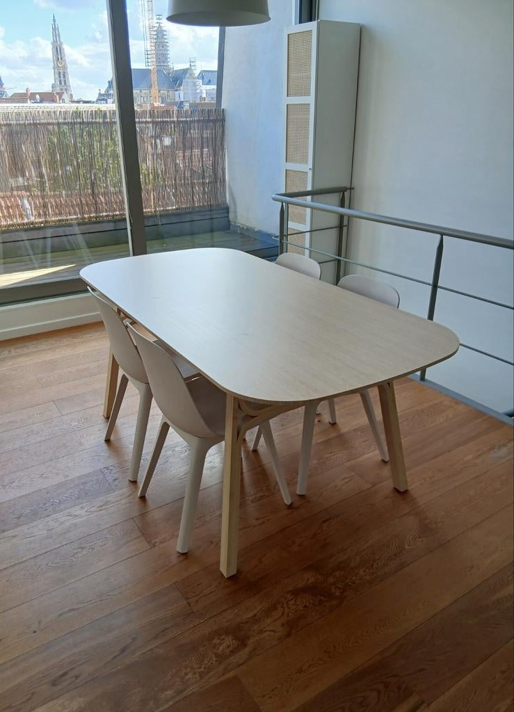 Ikea Voxlöv eettafel + 4x Odger eetkamerstoel, Enlèvement