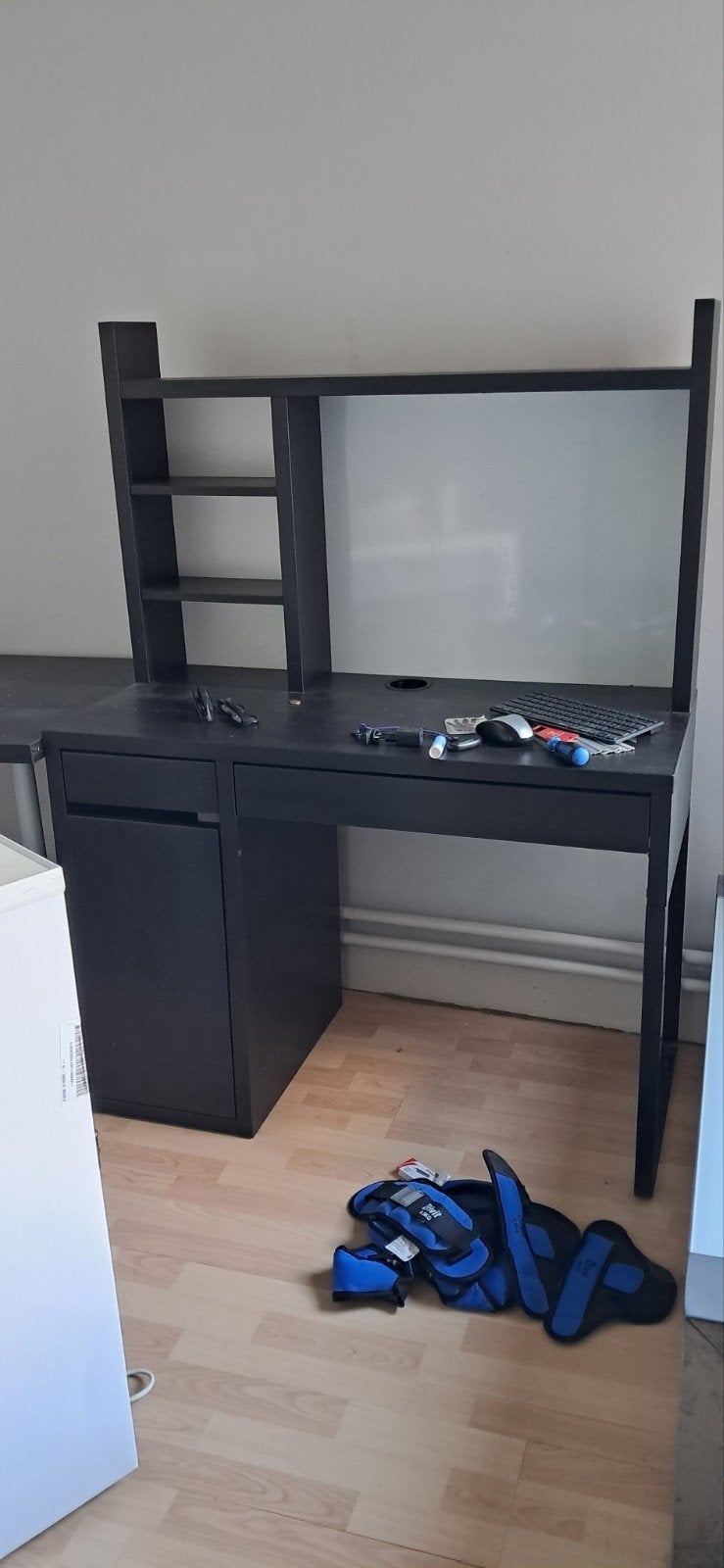 Bureau van Ikea, Huis en Inrichting, Ophalen, Zwart, 105 cm, Kabelgoot