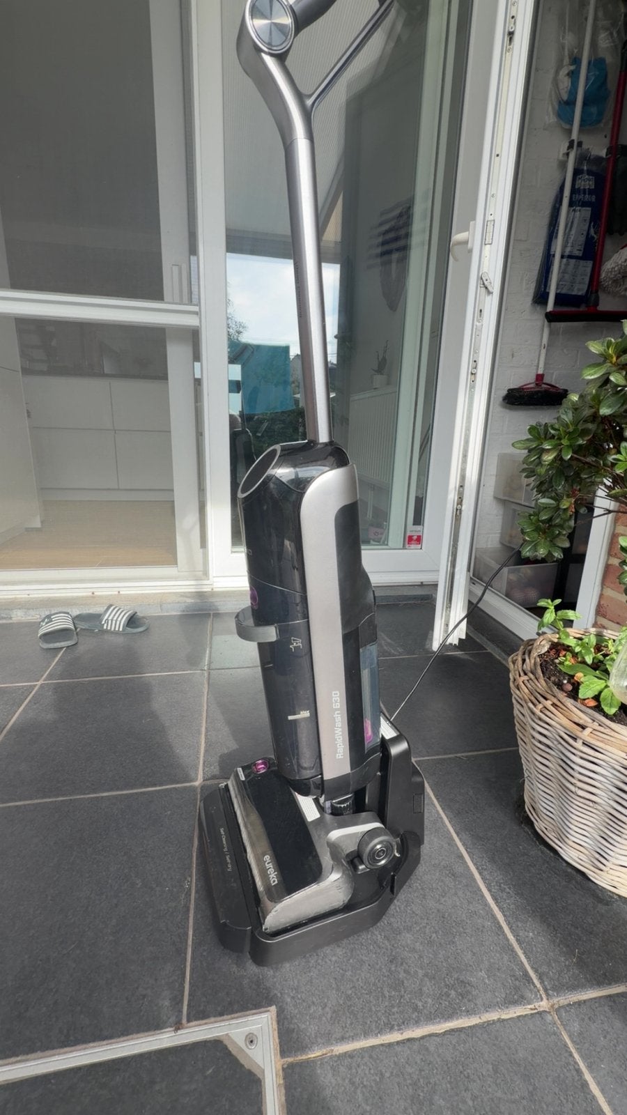 Aspirateur Eureka RapidWash 630, Electroménager, Réservoir, Aspirateur balai, Enlèvement, Utilisé