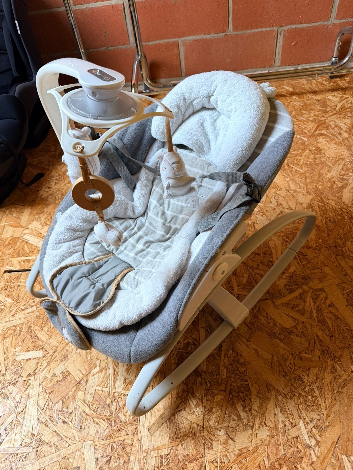 Wipstoeltje met toebehoren in prima staat, Kinderen en Baby's, Wipstoeltjes, Wipstoel, Met gordel(s) of riempje(s), Zo goed als nieuw