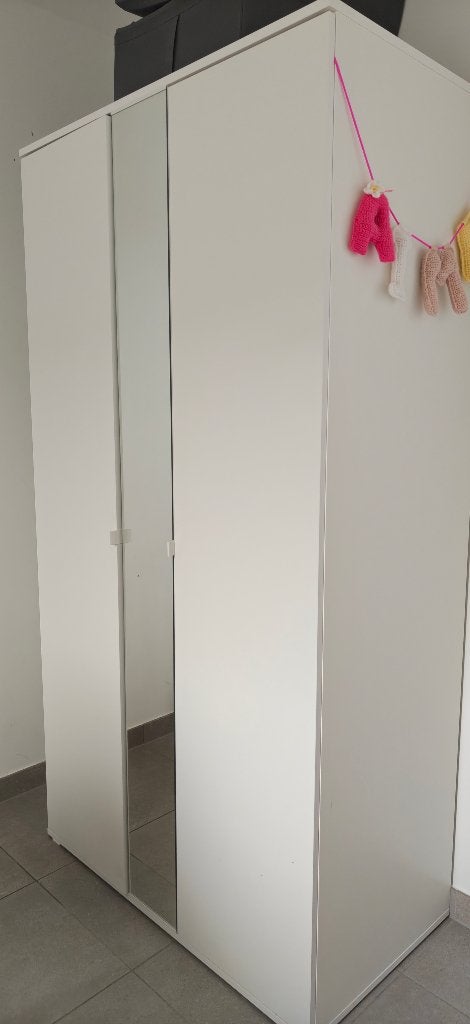 Kledingkast met 2 deuren en een spiegel, Met deur(en), 100 tot 150 cm, Zo goed als nieuw, 150 tot 200 cm