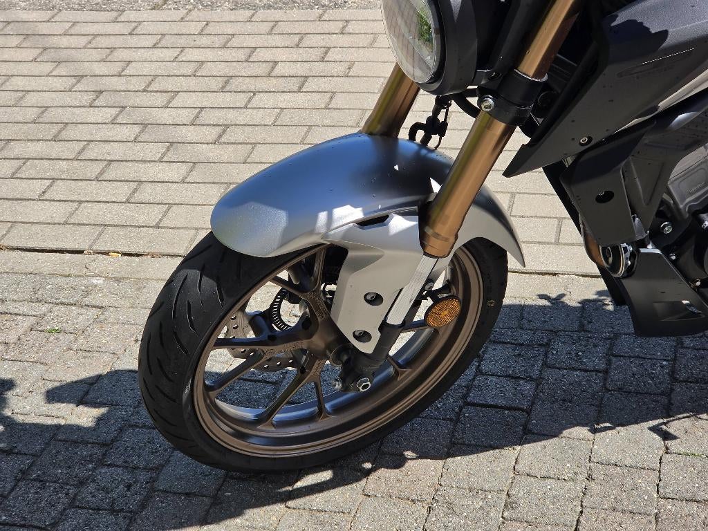 CB125R 2024, Occasion, 125 cc, 11 kW of minder, Sportuitlaat