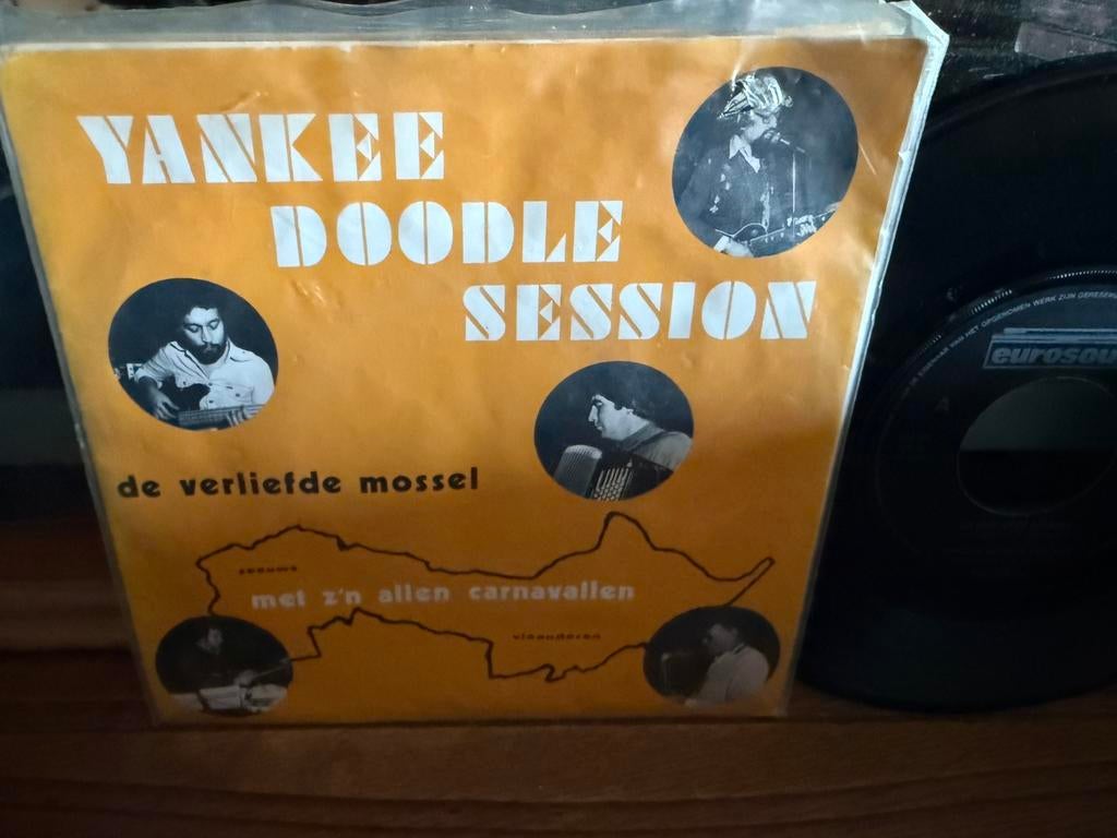 De Verliefde Mossel - Met Z’n Allen Carnavallen, 7 inch, Single, Ophalen of Verzenden, Zo goed als nieuw