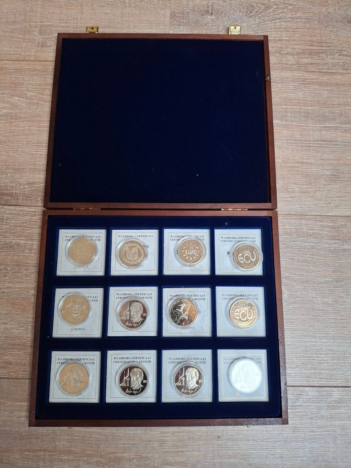 Boîte à monnaie commémorative, Timbres & Monnaies, Monnaies & Billets de banque | Accessoires, Enlèvement ou Envoi