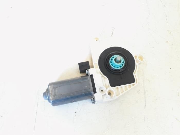 Moteur de vitre 2portes arrière d'un Volkswagen Polo, Volkswagen, -, 3 mois de garantie, Utilisé