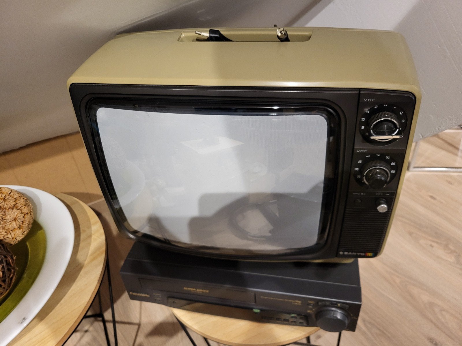 retro kleuren tv sanyo, Ophalen