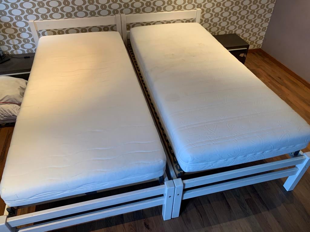 Te koop 2 bedden met lattenbodem en matras, Maison & Meubles, 90 cm, Enlèvement, Utilisé, 200 cm