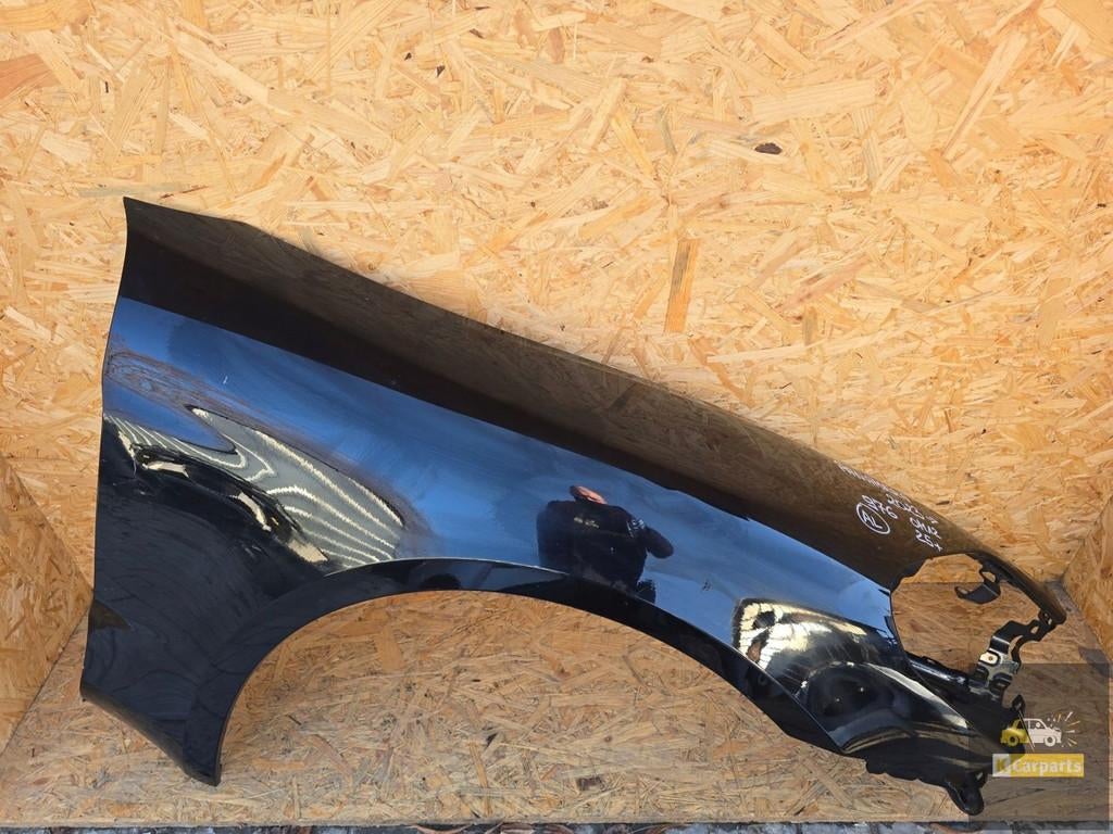 Aileron avant droit Porsche Panamera 976, Porscheplatz 1
70435  Stuttgart, DE, Porsche, Info@porsche.de, Utilisé