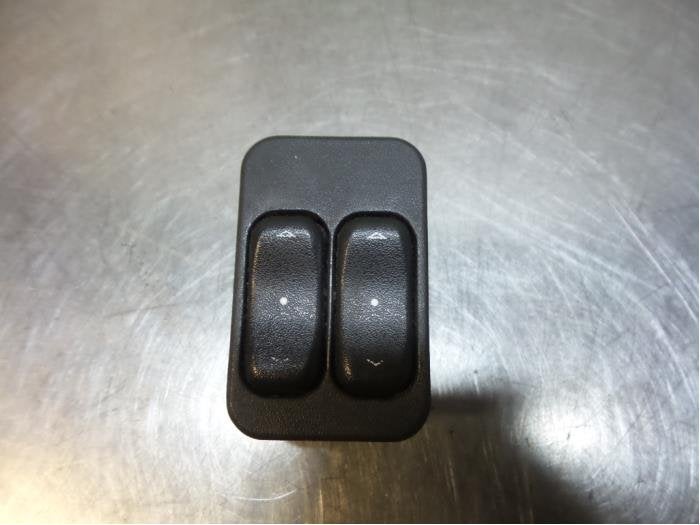 Commutateur vitre électrique d'un Opel Corsa (Corsa C 00-), -, Opel, Utilisé, -