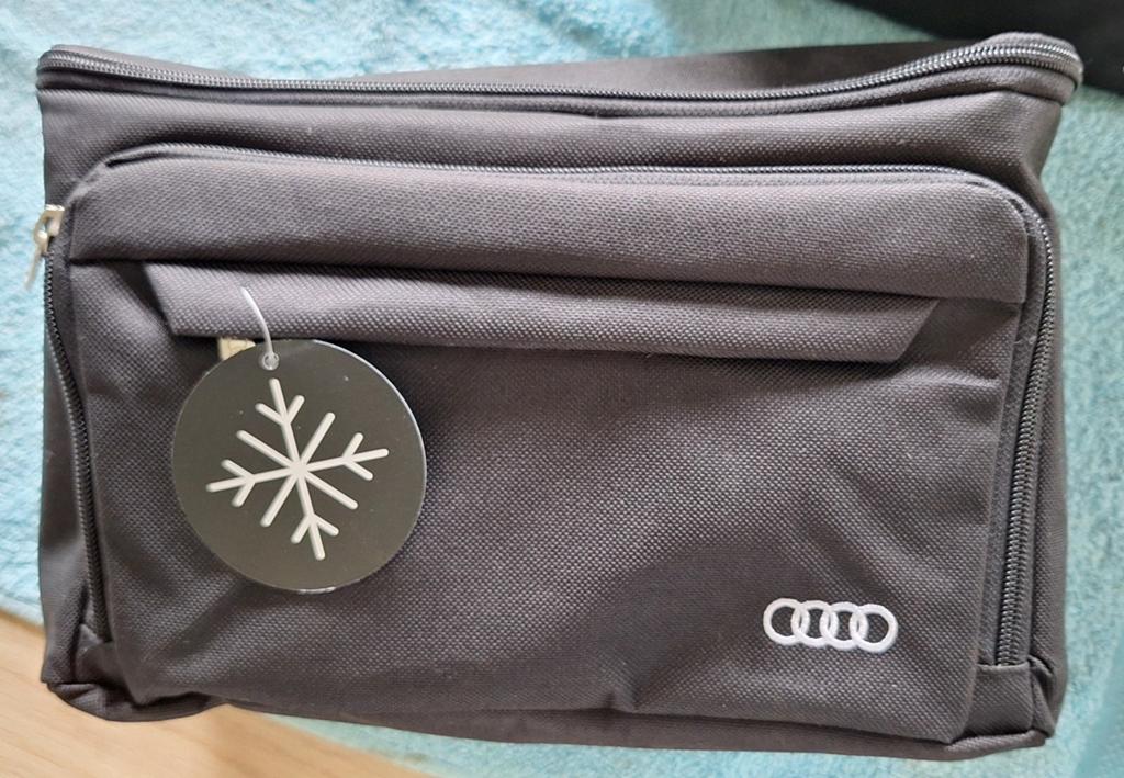 Nieuwe sets reinigingsmiddelen Origineel AUDI. Ongebruikt., Autos : Divers, Produits d'entretien, Enlèvement