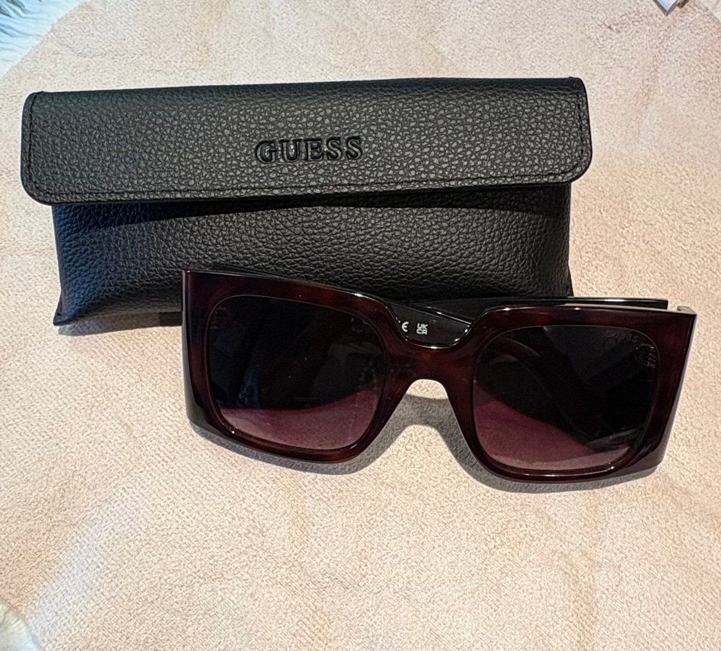 Guess zonnebril, Handtassen en Accessoires, Ophalen of Verzenden, Zo goed als nieuw, Zonnebril