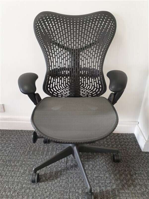 Fauteuil de bureau Herman Miller Mirra, Comme neuf, Enlèvement, Chaise de bureau, Ergonomique