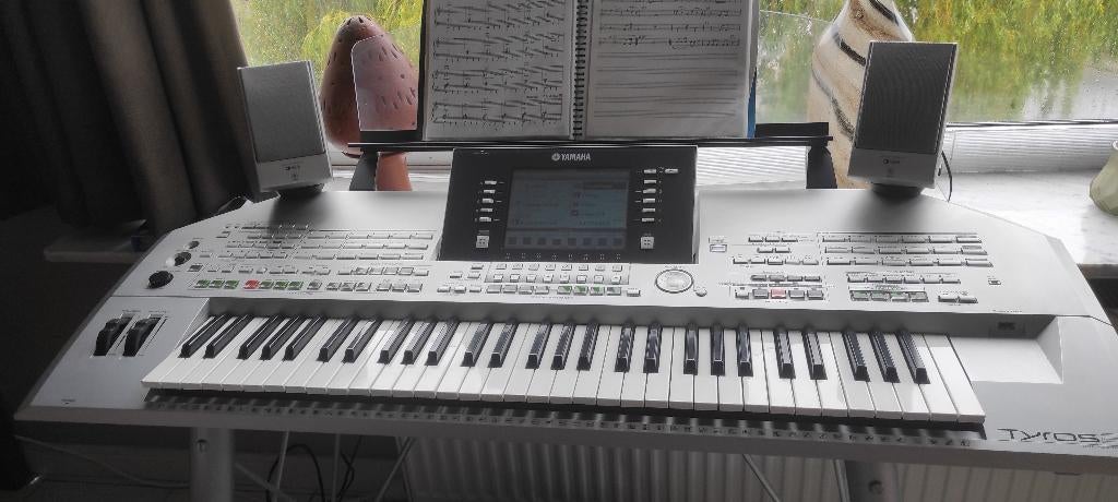 YAMAHA TYROS 2 en parfait état. Toutes les garnitures., Musique & Instruments, 61 touches, Sensitif, Yamaha, Comme neuf