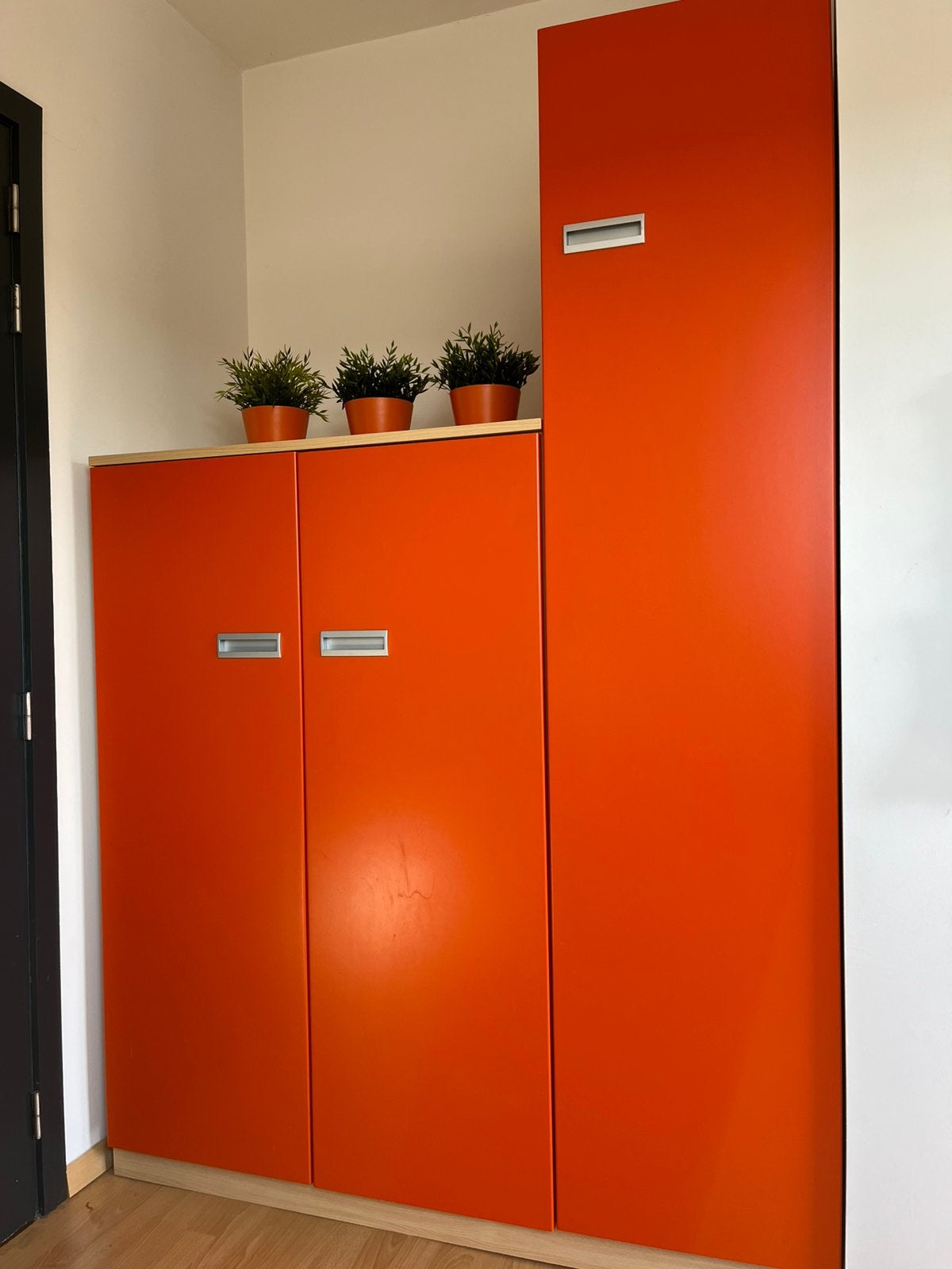 Armoire pour enfants très cool en orange vif, Maison & Meubles, Comme neuf, 100 à 150 cm, Avec porte(s), Design modernistisch