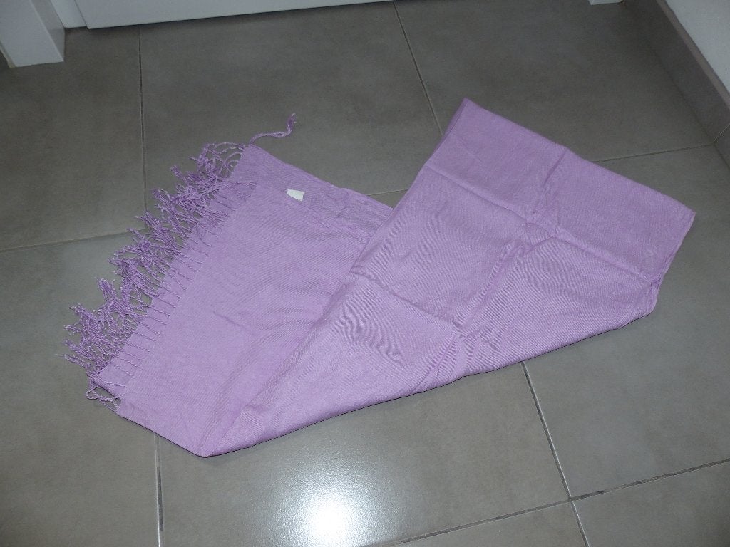 Écharpe en viscose lilas - état fin et soigné, Enlèvement ou Envoi, Comme neuf, Écharpe