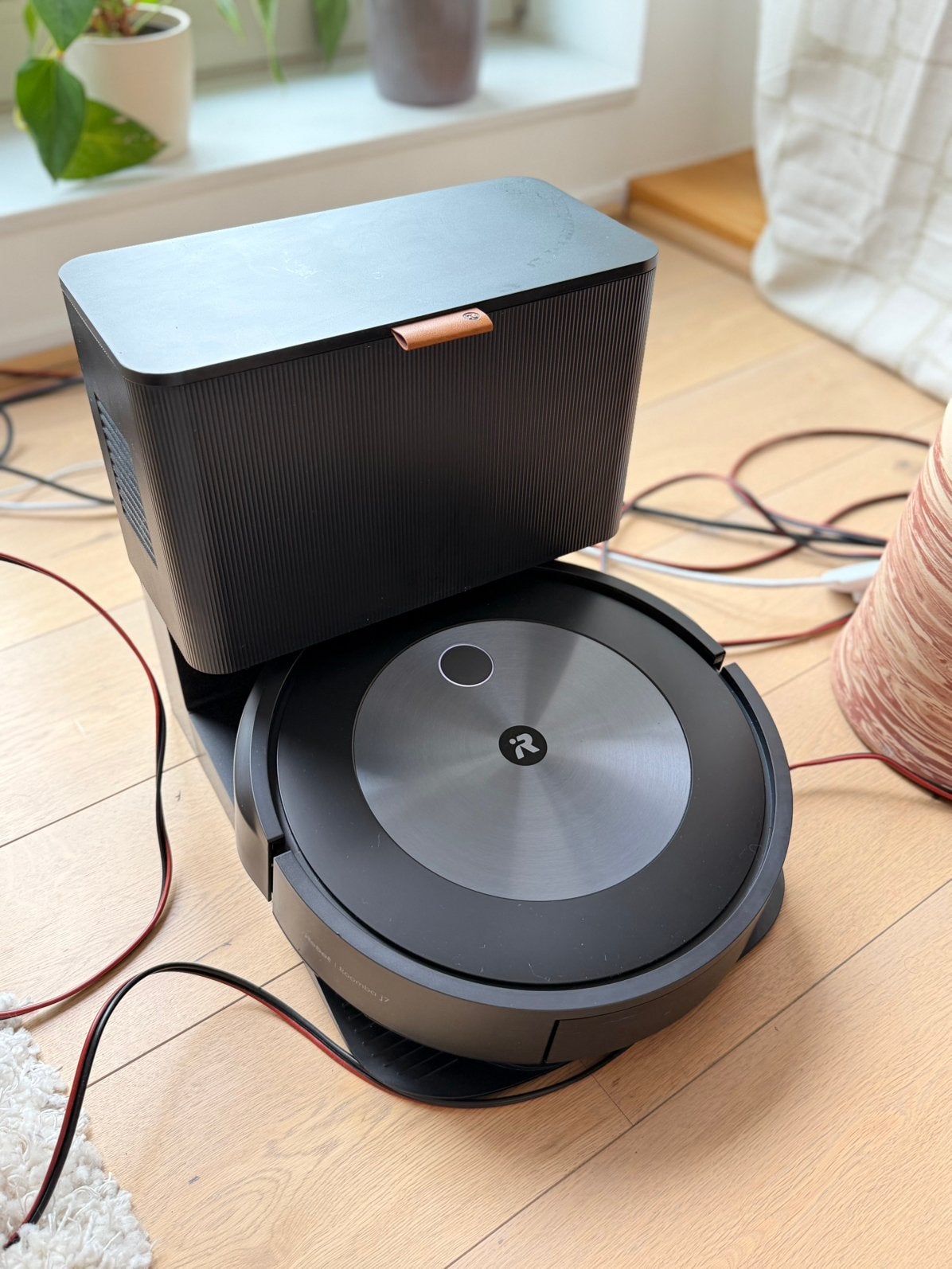 iRobot Roomba J7+ with Clean Base – €250, Elektronische apparatuur, Stofzuigers, Ophalen, Zo goed als nieuw, IRobot