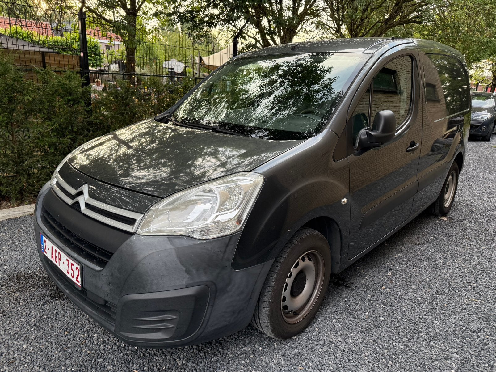 Cotroen Berlingo 1.6Hdi / 3pls. / Airco / Cruise / Trek-Haak, USB, Euro 5, Stof, Zwart