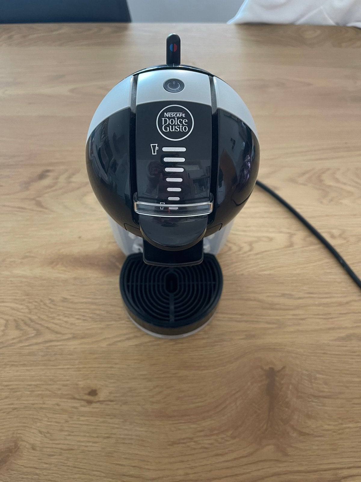Dolce Gusto Machine a café, Machine à espresso, Réservoir d'eau amovible, Dosettes et capsules de café, Comme neuf