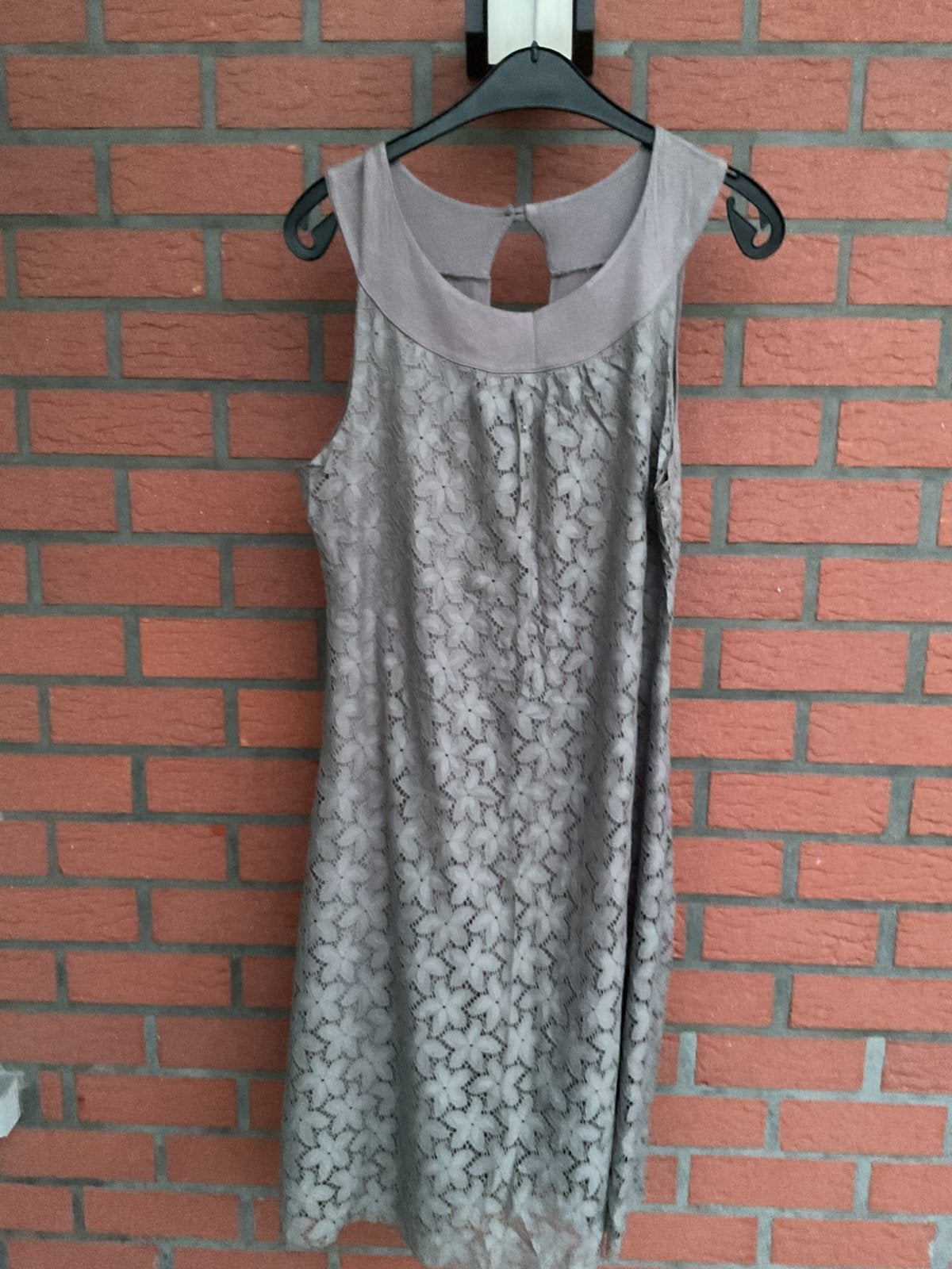 Mooi grijs kleed Maat 42 zie foto, Vêtements | Femmes, Robes, Enlèvement ou Envoi, Comme neuf, Taille 42/44 (L), Gris