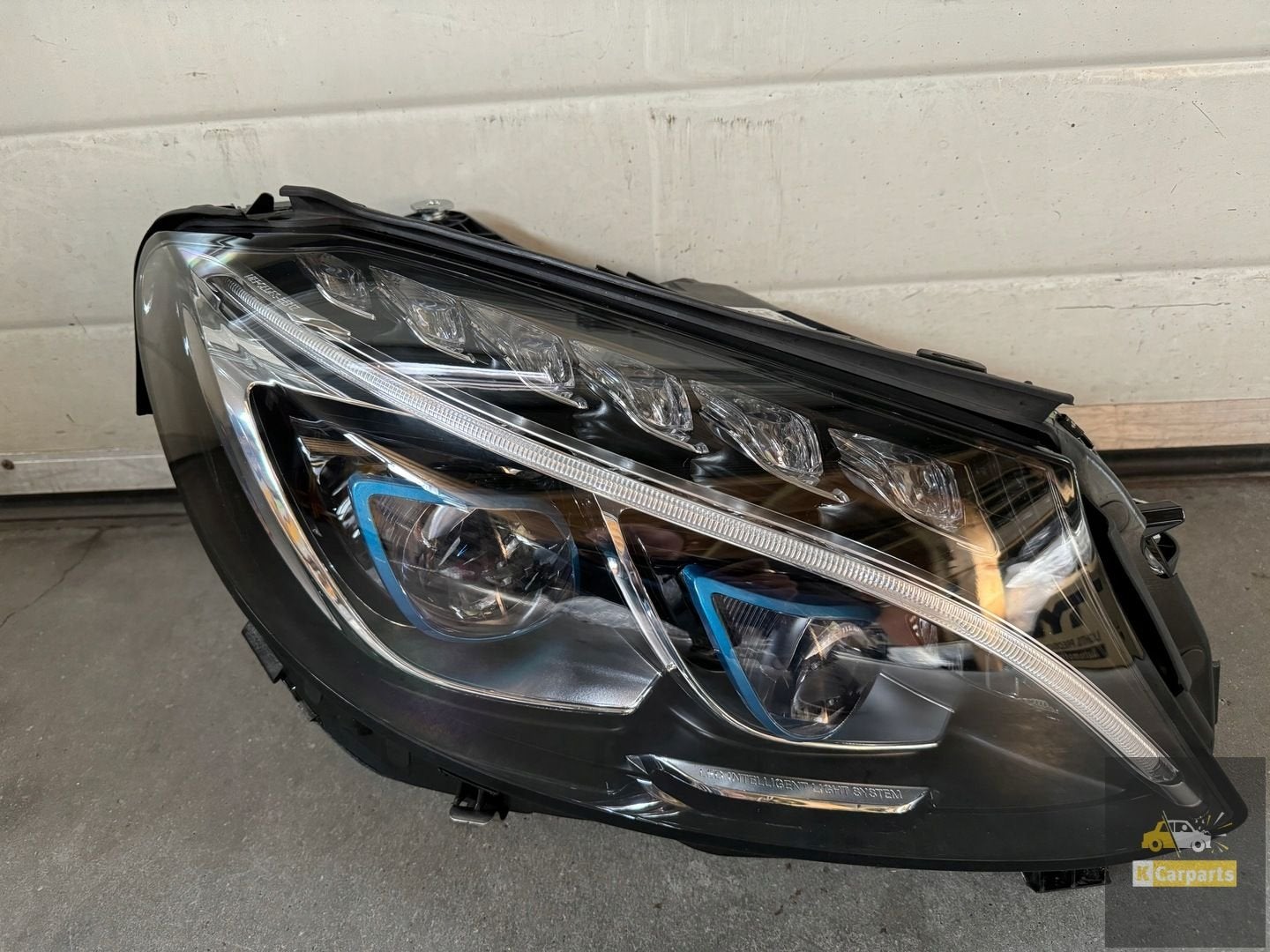 A2059063804, phare droit hybride ILS pour Mercedes Classe C, Mercedes-Benz AG, Mercedes-Benz, Utilisé, Mercedesstrasse 120
70372  Stuttgart, DE