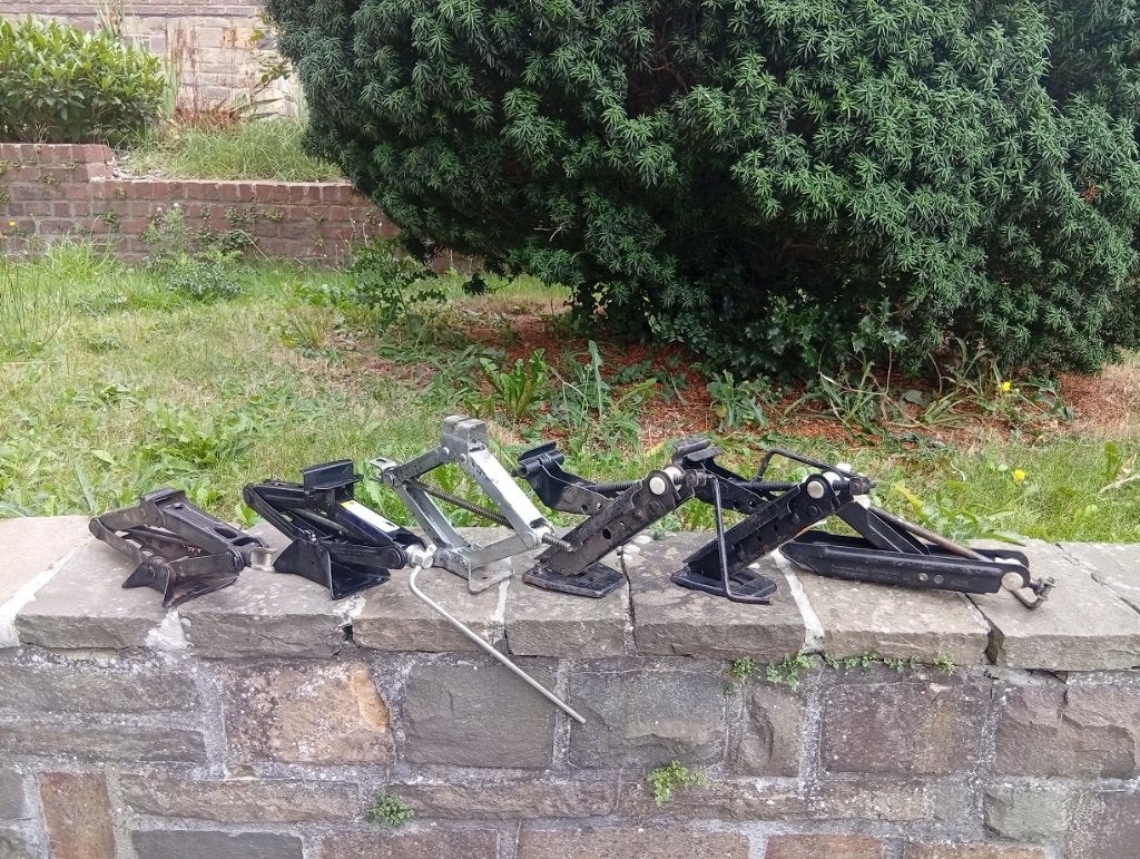 Crics de voitures 10€/pièce, Enlèvement