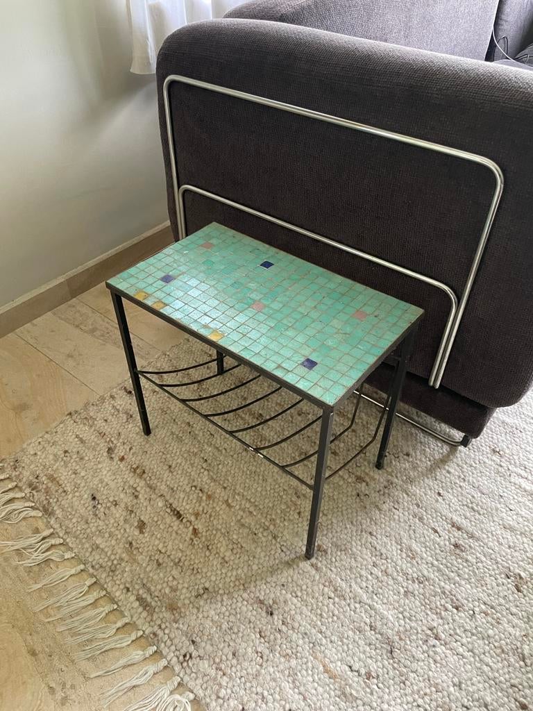Table d’appoint / porte journaux vintage annees 50-60, Enlèvement, Utilisé