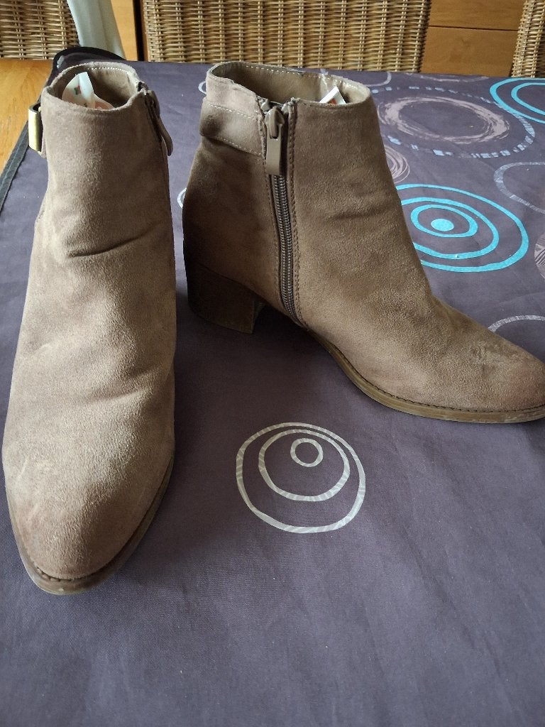 Sandales, chaussures de ville et de sport, bottes d'hiver,, Enlèvement ou Envoi, Comme neuf, Chaussures de sports