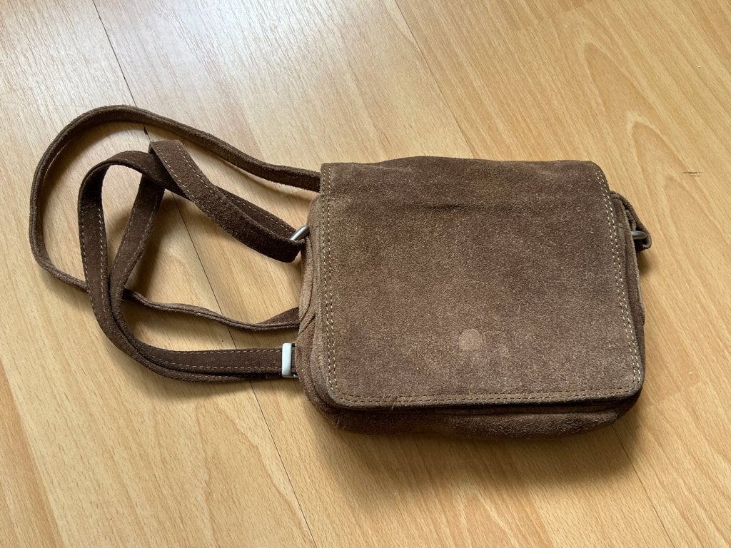 Bruin lederen schoudertasje (daim) van Cloverfield, Handtassen en Accessoires, Ophalen of Verzenden, Zo goed als nieuw, Bruin